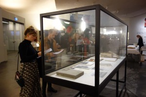 Ausstellung über Fluxus-Bücher im Kunstmuseum HEART in Herning