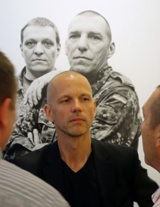 Jens Umbach während der Eröffnung seiner Ausstellung in Kassel, 23.5.2014