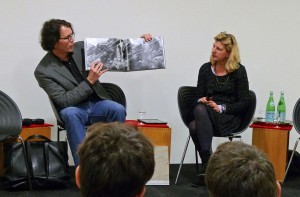 Andreas Magdanz präsentiert sein Buch Vogelsang (Düsseldorf Photo Weekend, 2.2.2013)